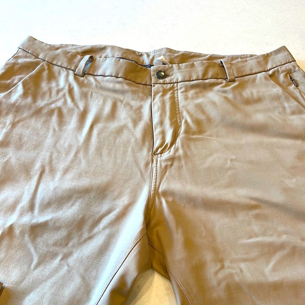 Lululemon men’s pants size 38 33 1/2 inch inseam excellent shape 2 zip pockets.